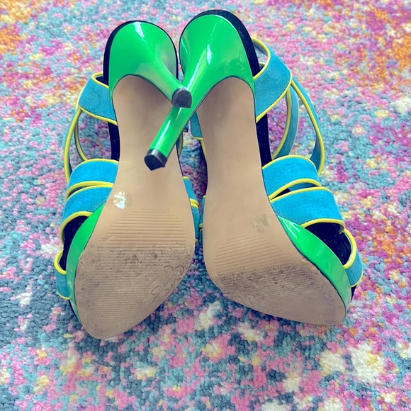 Jessica Simpson Evangela Suede Heels - Picture 16 of 17